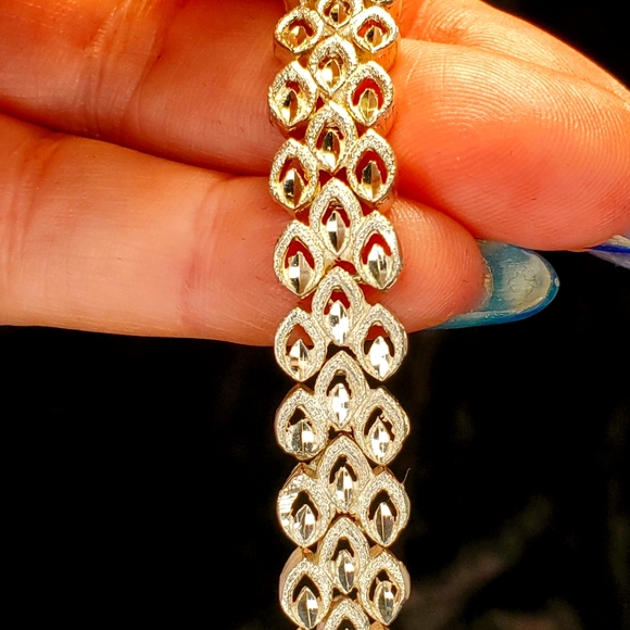Jewelry - B 7. Unusual & Individual Sterling Bracelet has Diamond Cut Leaf 🍃 Design Link
